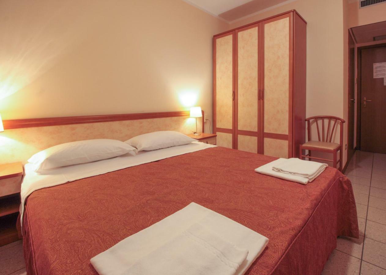 Hotel Rose&Crown Correggio Ngoại thất bức ảnh